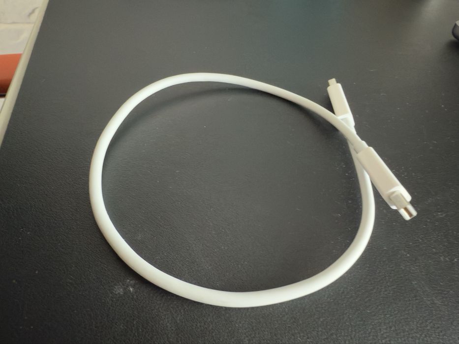 Нов Apple Thunderbolt Кабел (0.5M) MD862ZM/A