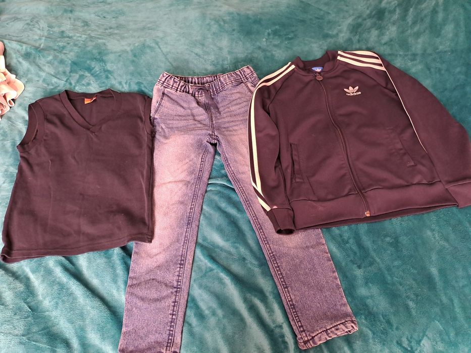 Vând ținută băieți 9 ani