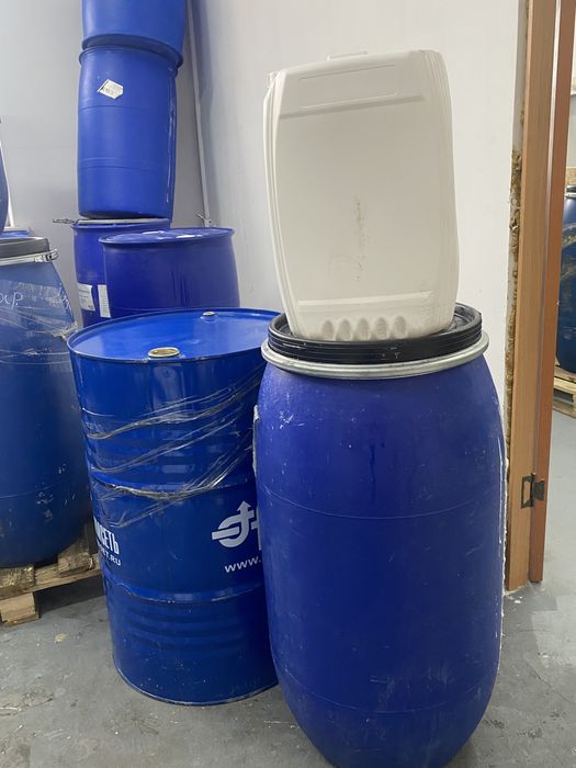 Бочки пластмассовые и металлические, канистры