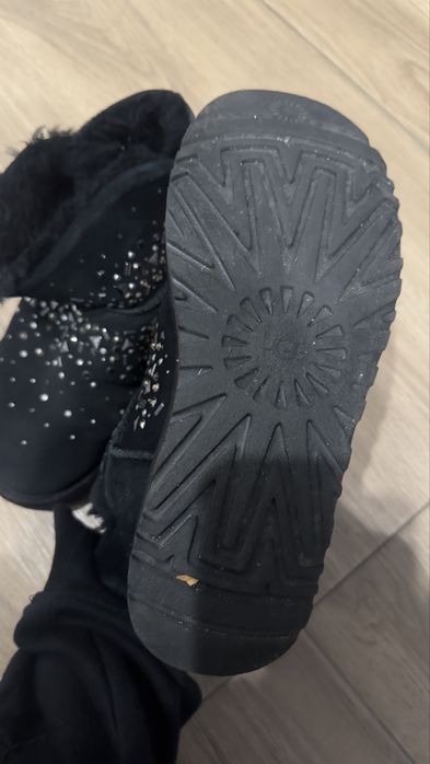 UGG cu paiete, marimea 37