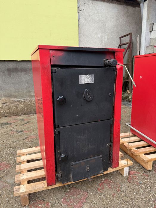 Centrala pe lemne de fonta, cazan de fontă pe lemne și cărbune.Strebel