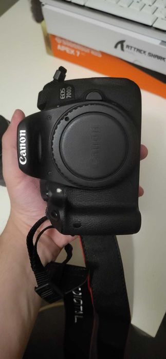 Camera Canon 700D DSLR + obiectiv 18-55mm