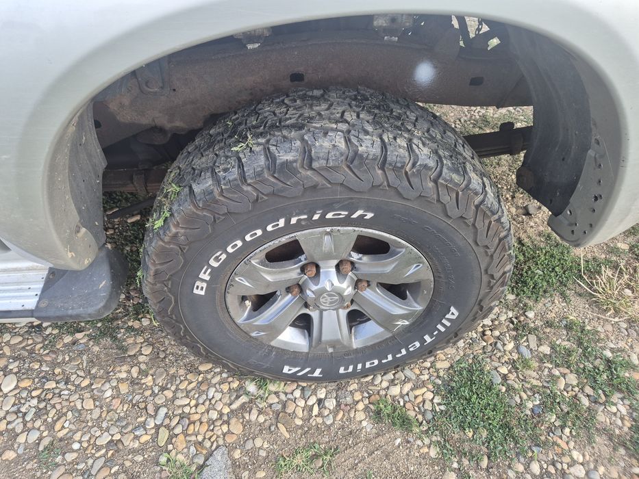 Dezmembrez Toyota Hilux 2006-2012 3.0 Invincible