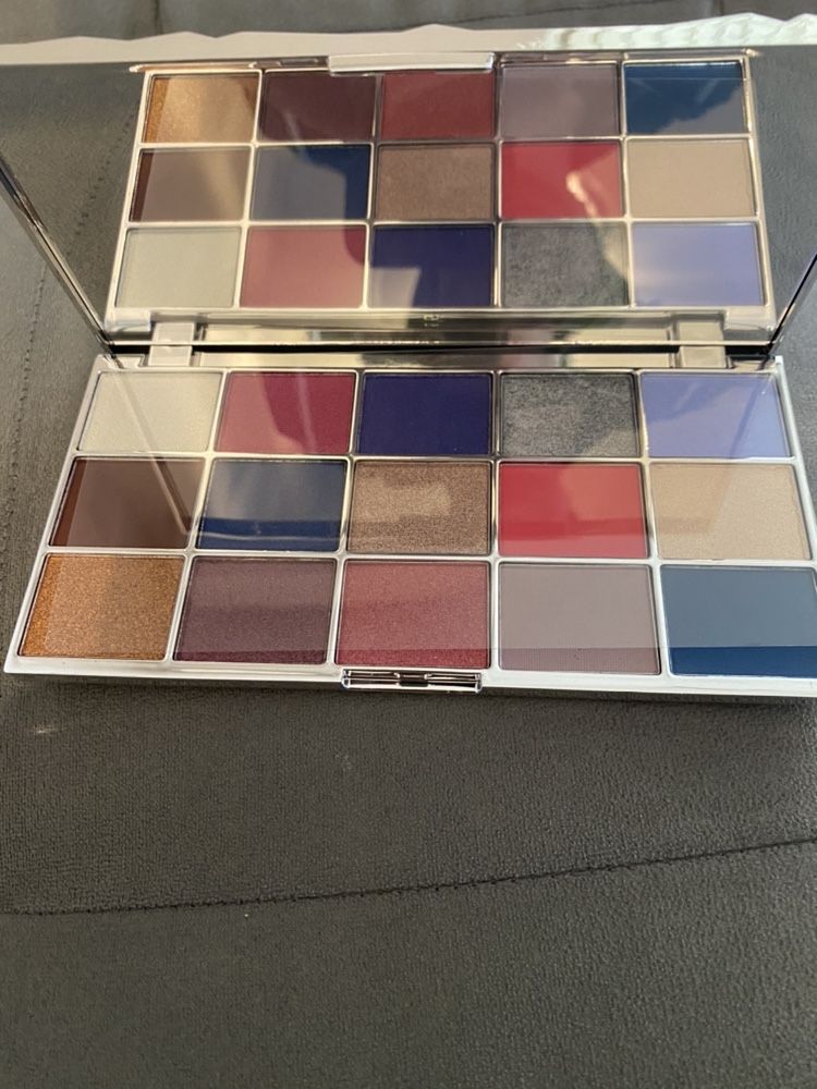 Revolution GLASS MIRROR palette палитра за сенки