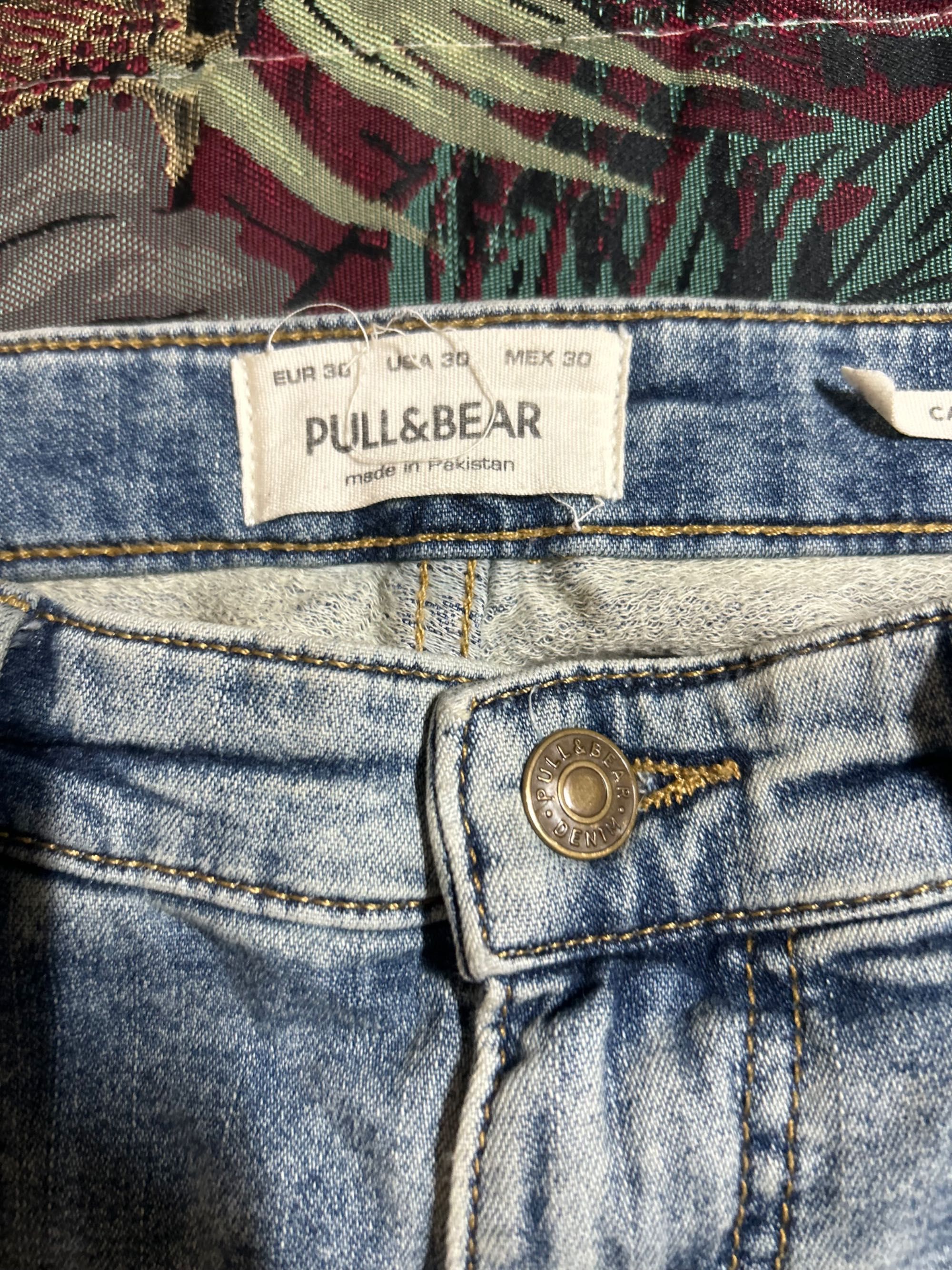 Vând blugi pull bear