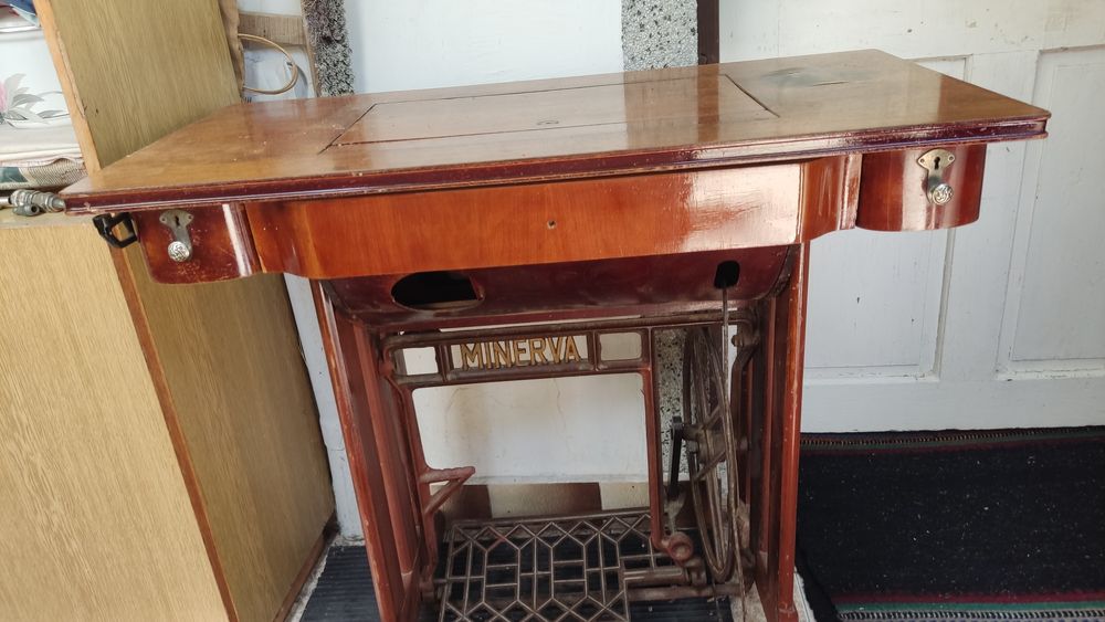 Стара шевна машина  минерва