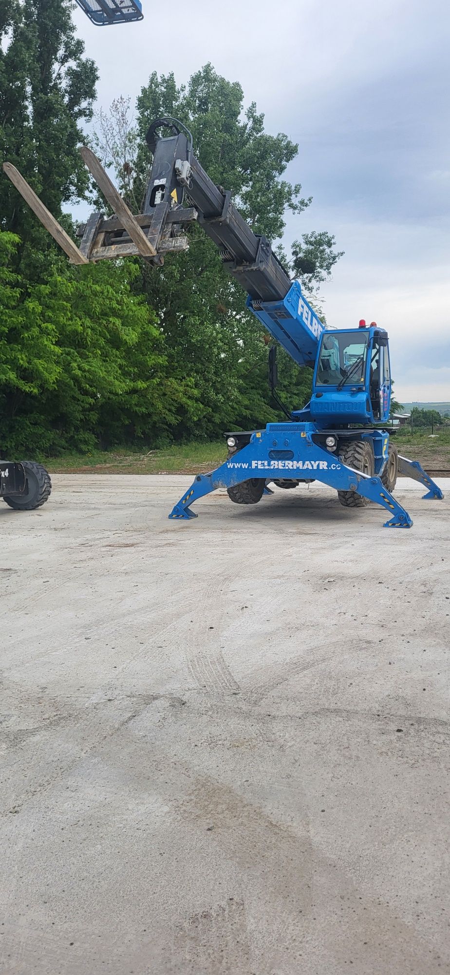 Închiriez Manitou rotativ, încarcator telescopic ,telehandler