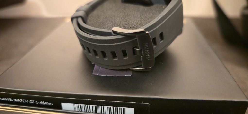 Huawei watch GT 5 46mm. Чисто нов!  (VLI-B19) Black Fluoroelast omer S