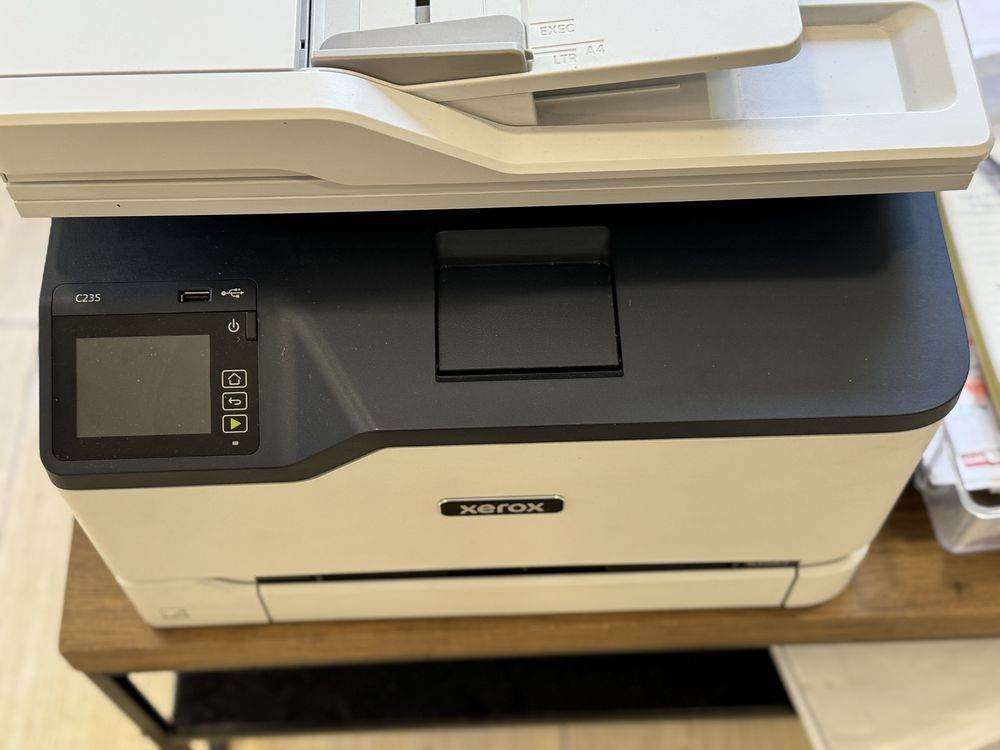 Мултифункционално устройство XEROX C235