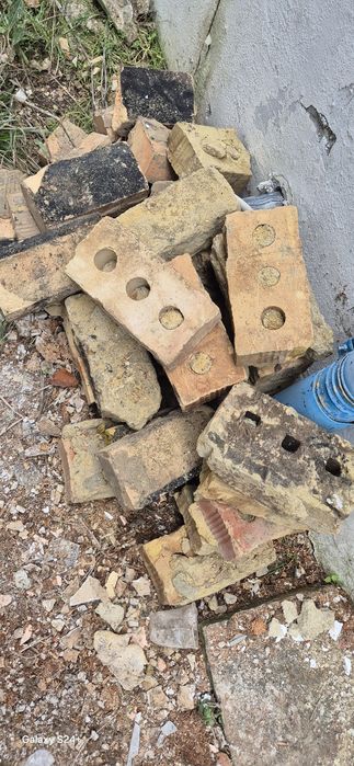 Продава се тухли