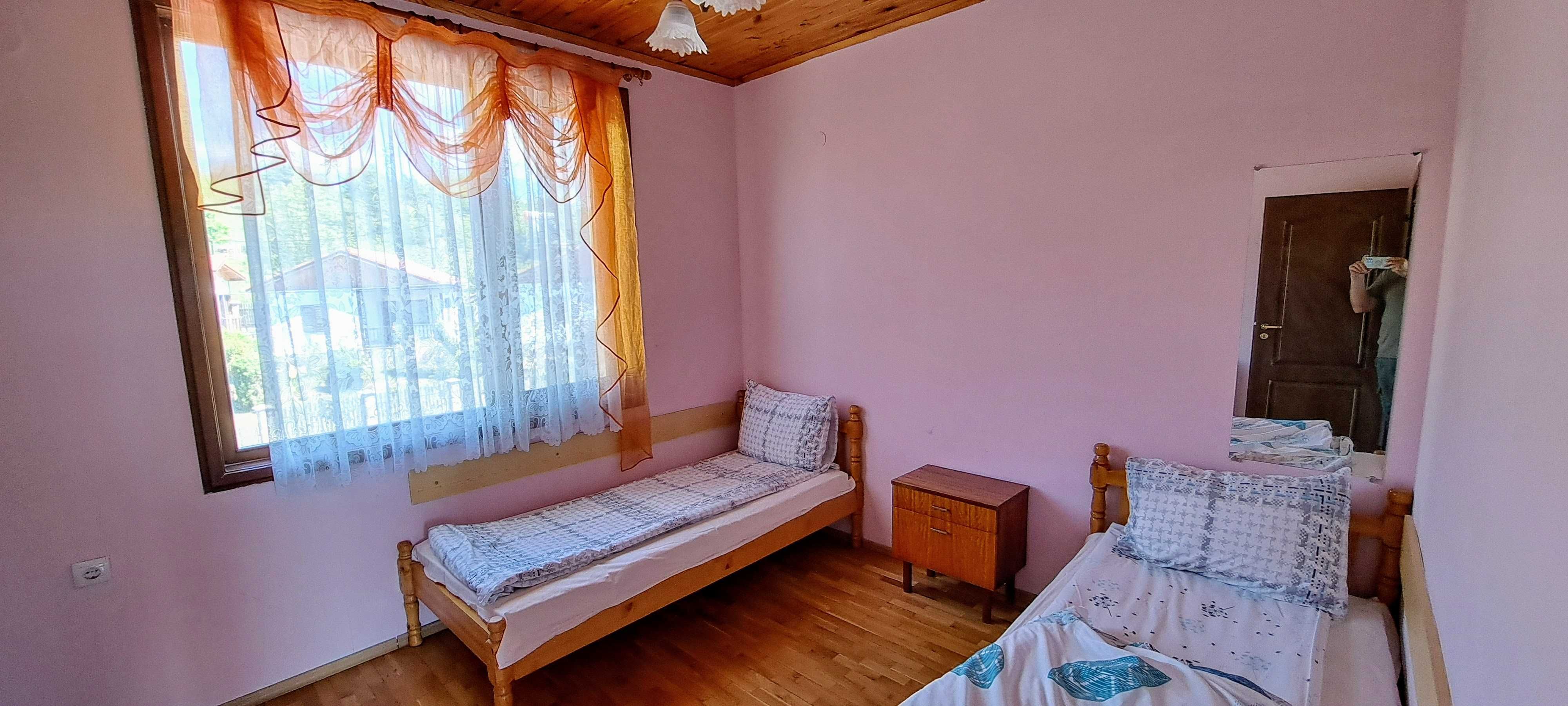Продава двуетажна къща