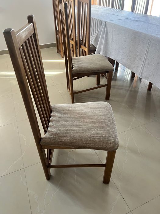 Scaune tapițate din lemn masiv