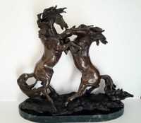 Скульптурная композиция Бой коней. Бронза.