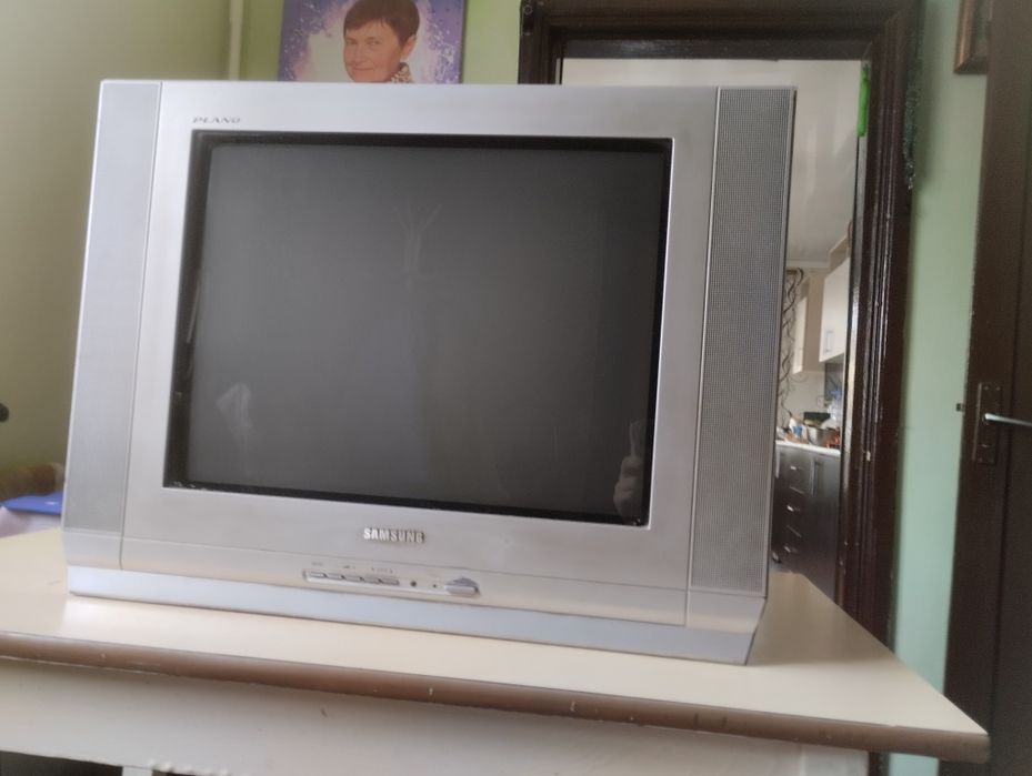 Продам телевизор 15.000 тенге
