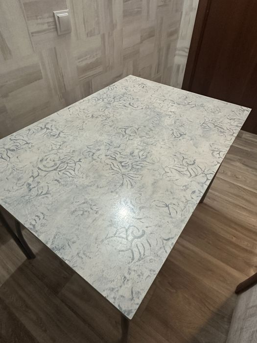 Прдам кухонный стол