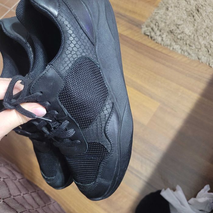 Adidasi negri Clarks 37