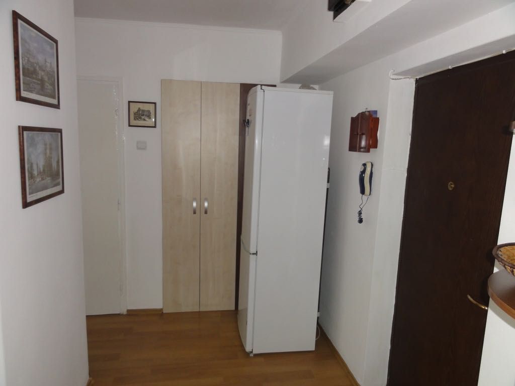 Apartament 3 camere, intersecția Colentina - Dna Ghica