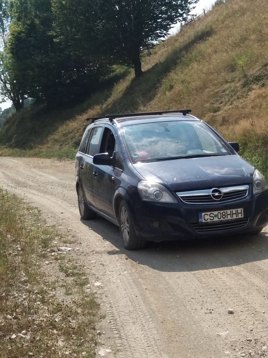 Vând Opel zafira