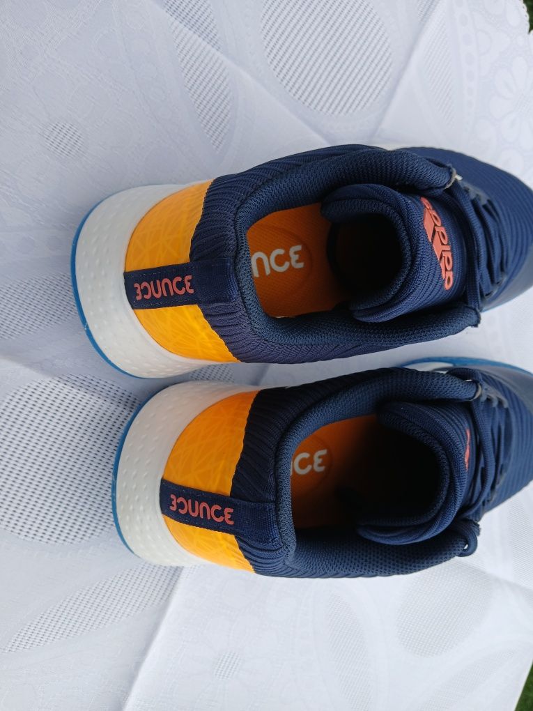 Маратонки asics и adidas