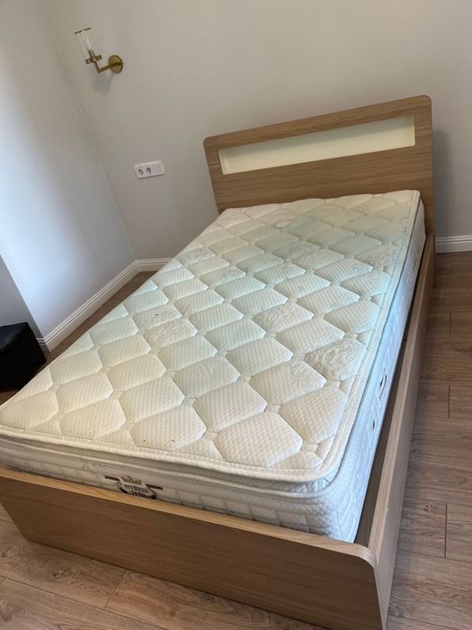 Кровать с ортопедическим матрасом