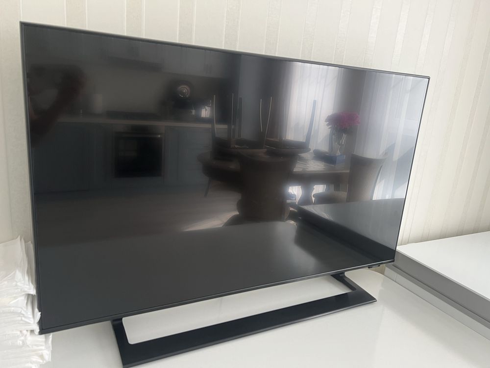 Телевизор Samsung  UE43BU8500UXCE 109 см черный