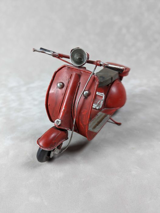 Jucarie sau obiect de colectie - scuter metalic vintage retro