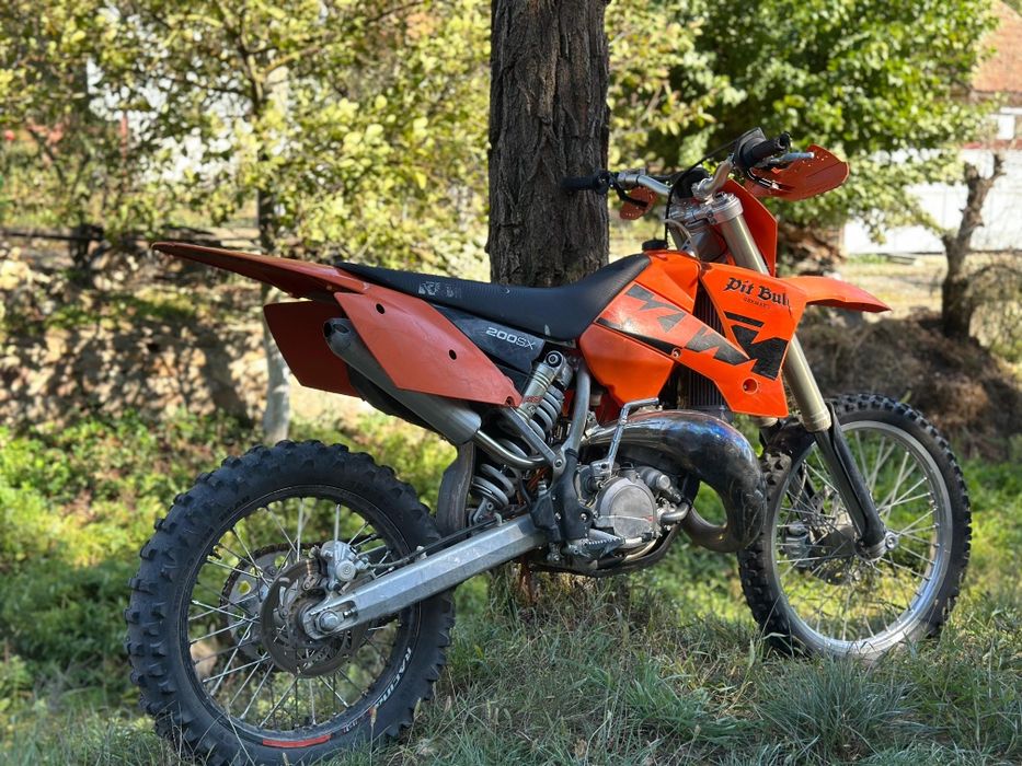KTM 200 in stare perfectă.