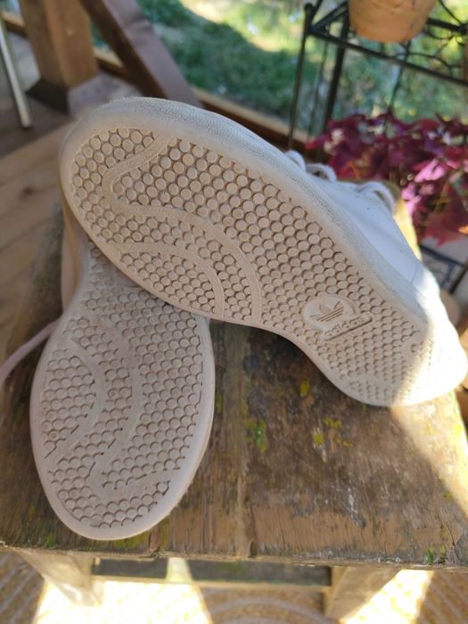 Stan Smith ветерани, номер EU 34 — малки стъпки, голям характер