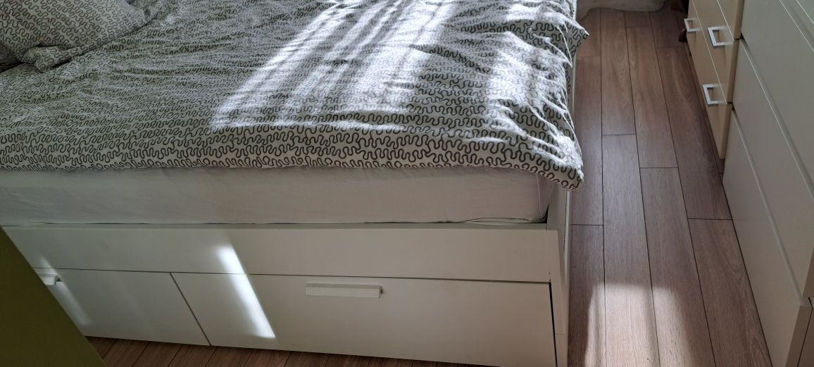 Легло BRIMNES King size Ikea и Матрак HYLLESTAD Икеа