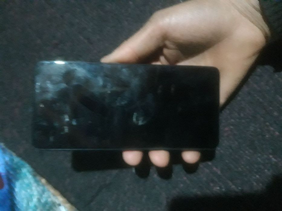 Samsung A52 5g xotira 8/256 aybi ekran almashgan