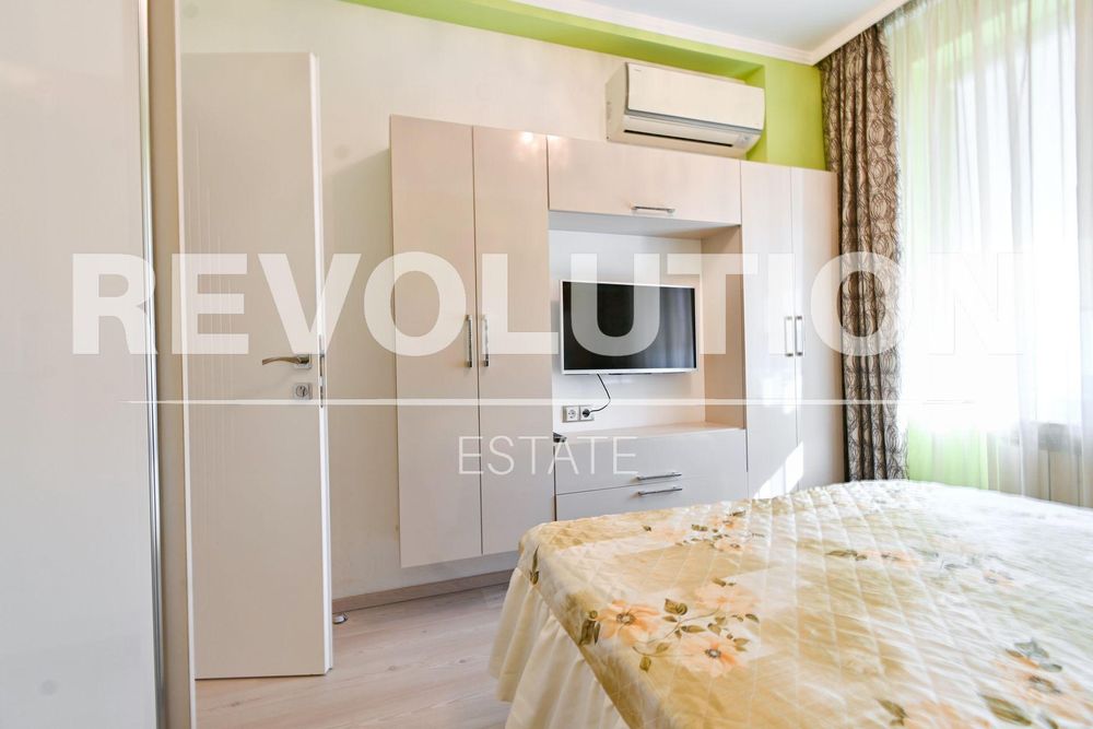 Тристаен апартамент в ж.к. Младост 4.