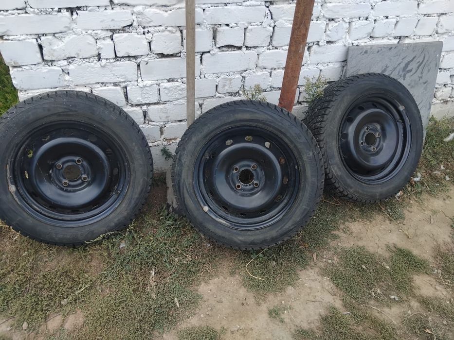 Продам шины зимний комплект