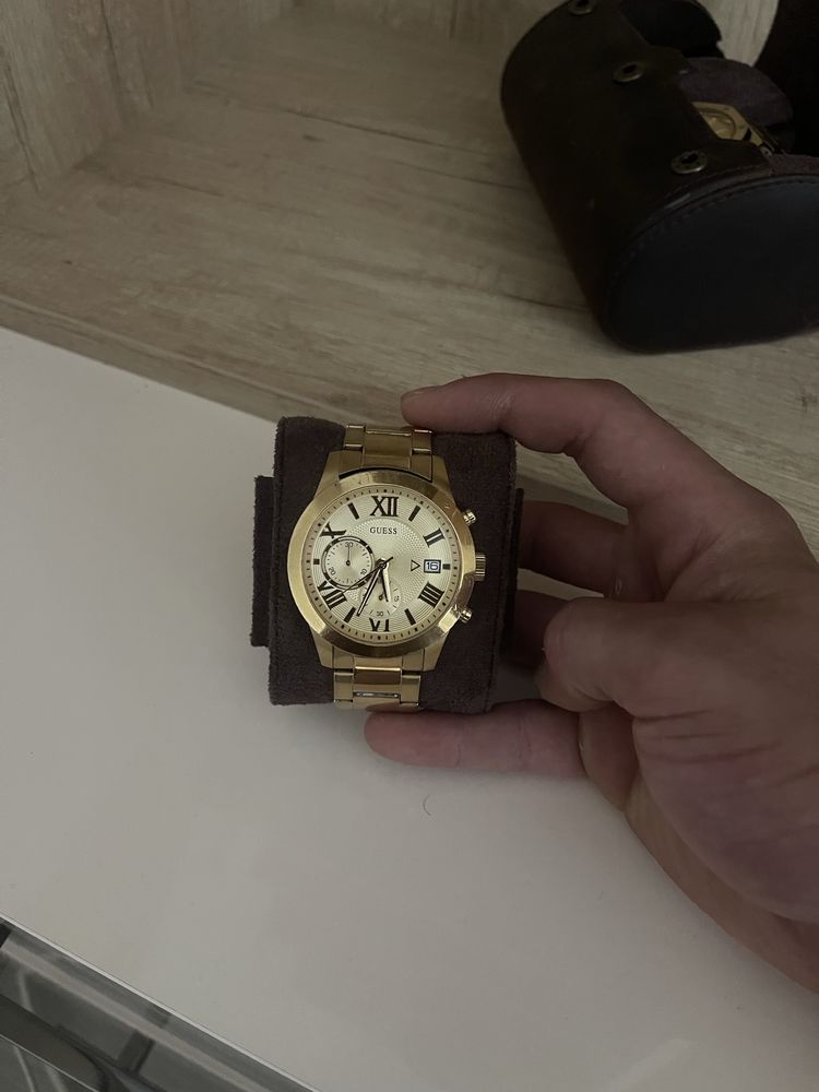 Мъжки часовник Guess – златен, добро състояние