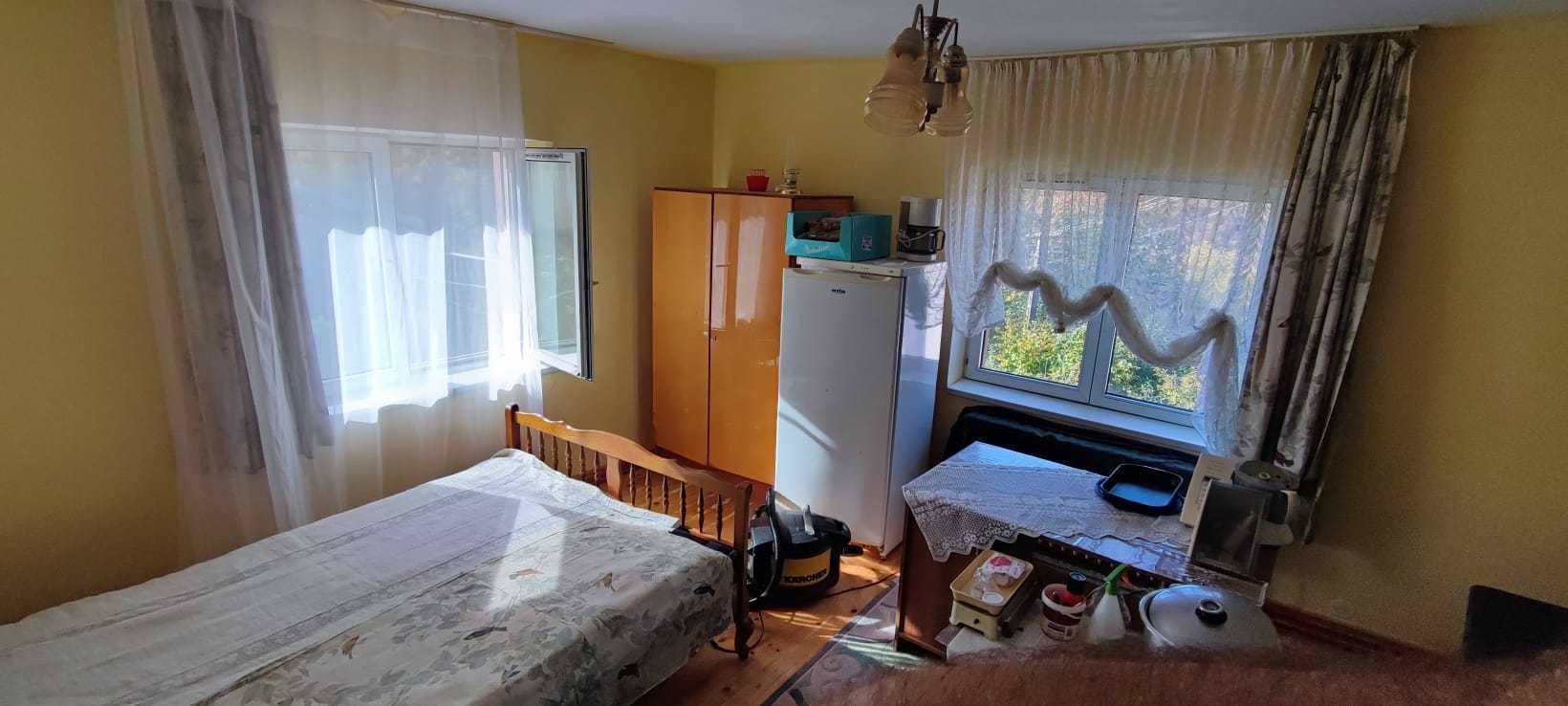 Vind casa cu etaj in muntii expusa la soare toata ziua