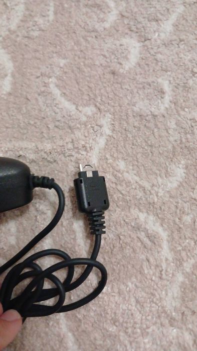 Продам зарядное устройство для телефона LG KG800 и тд