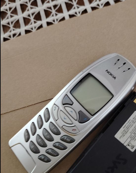 Nokia 6310 i original -made in Germania 
Display albastru
Carcasa orig