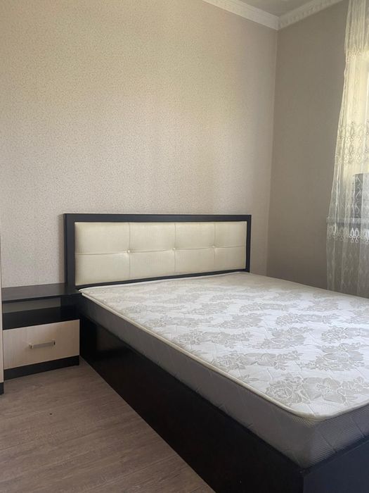 Продам кровать 2 местный  с матрасом 2х1.6.