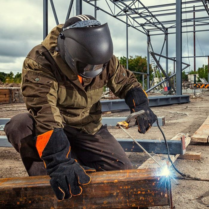 Сварщик высшего разряда.