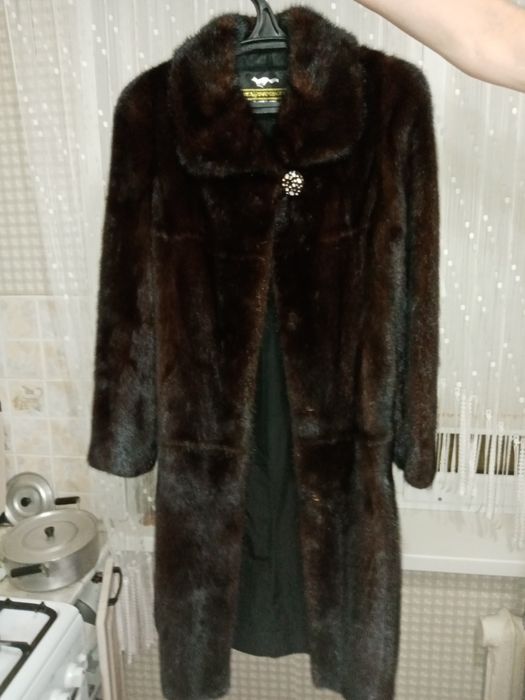Продам женскую норковую шубу и дубленку.