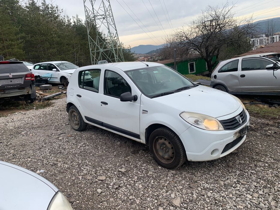 Dacia Sandero 1.2 75кс 2012г