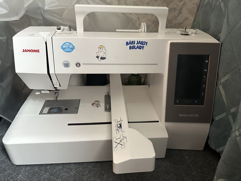 Продам машинку Janome memory craft 550e