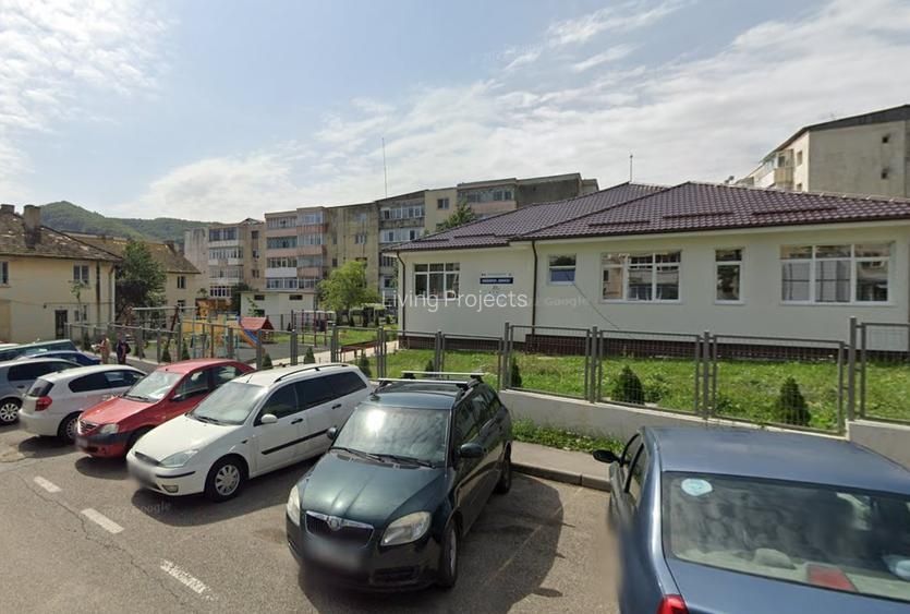 Moinesti - Apartament de 3 camere spatios si decomandat amplasat centr