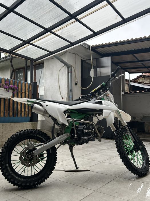 Продавам telstar 125