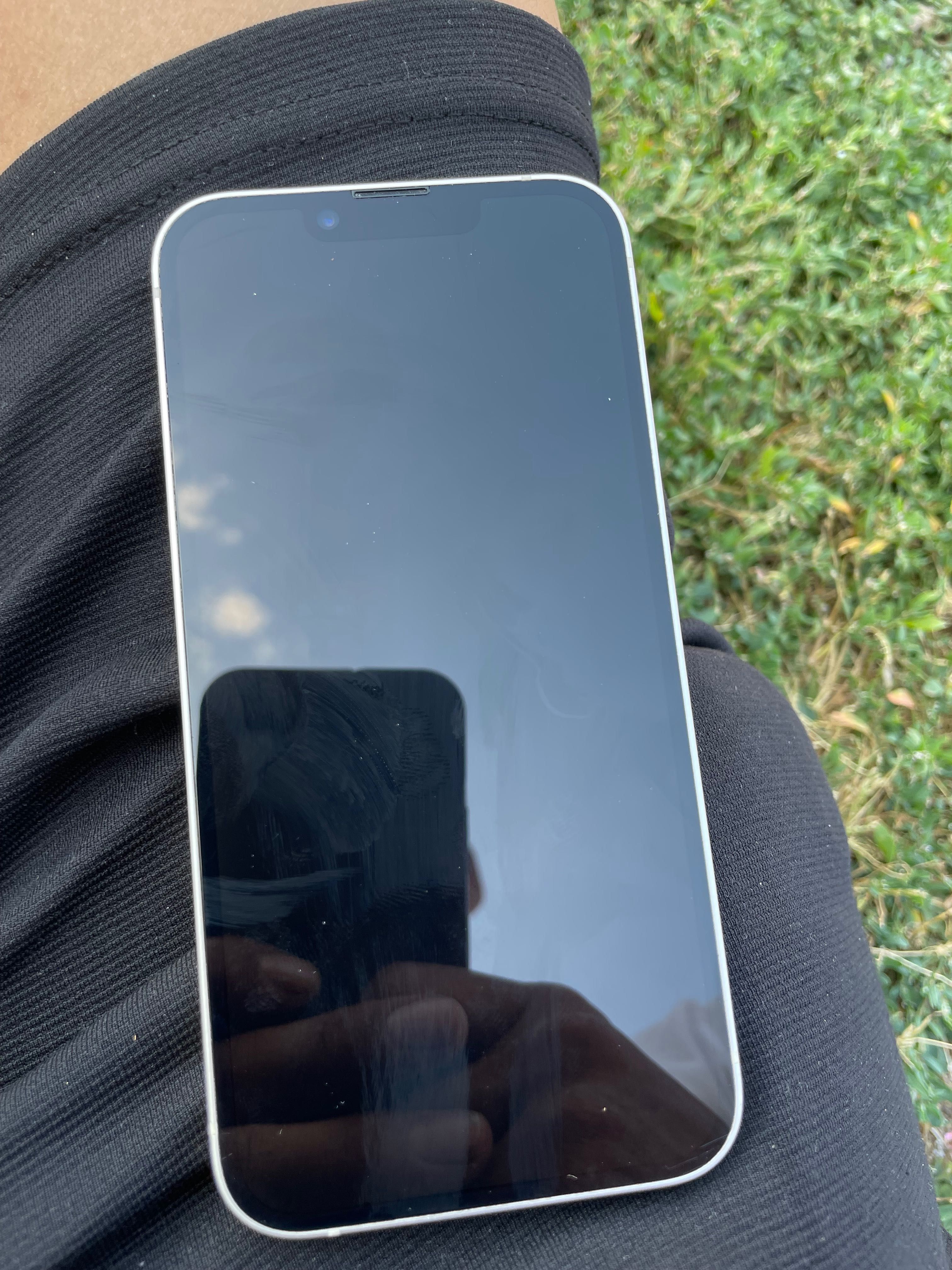 iPhone 13 продава се