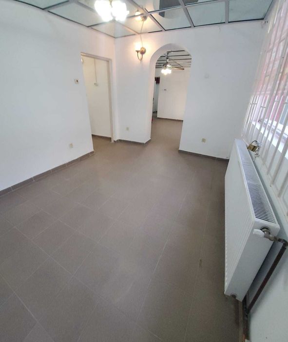 Vanzare apartament 2 camere amenajat integral pentru SPATIU COMERCIAL
