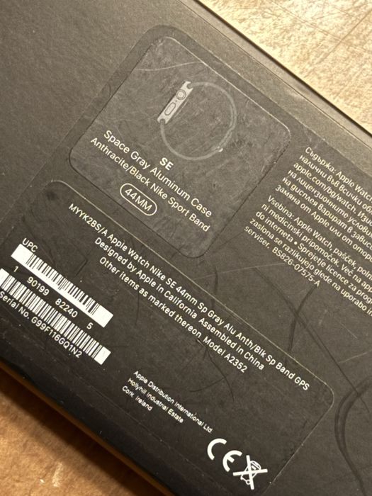 Apple Watch SE Nike 44mm Space Grey - перфектен