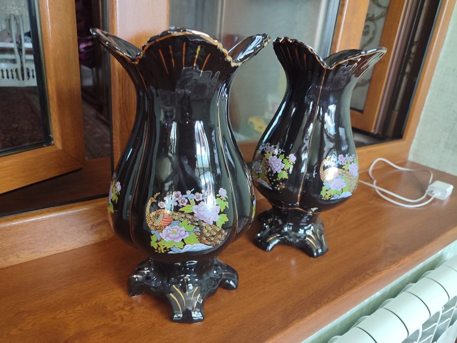 Gul uchun vaza va hrustalniy vaza sotiladi