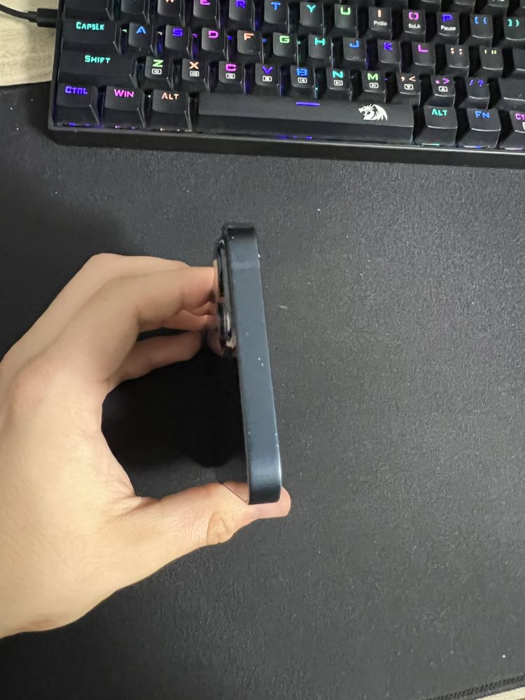 Продавам IPhone 13 128Gb Midnight използван