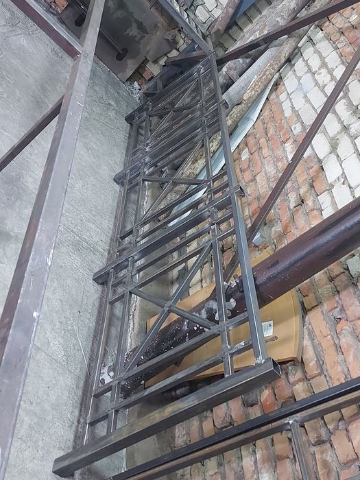 Требуется слесарь на балгарку.