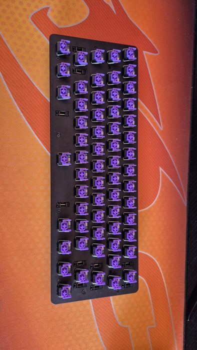 Razer Huntsman Mini Optical Purple суичове